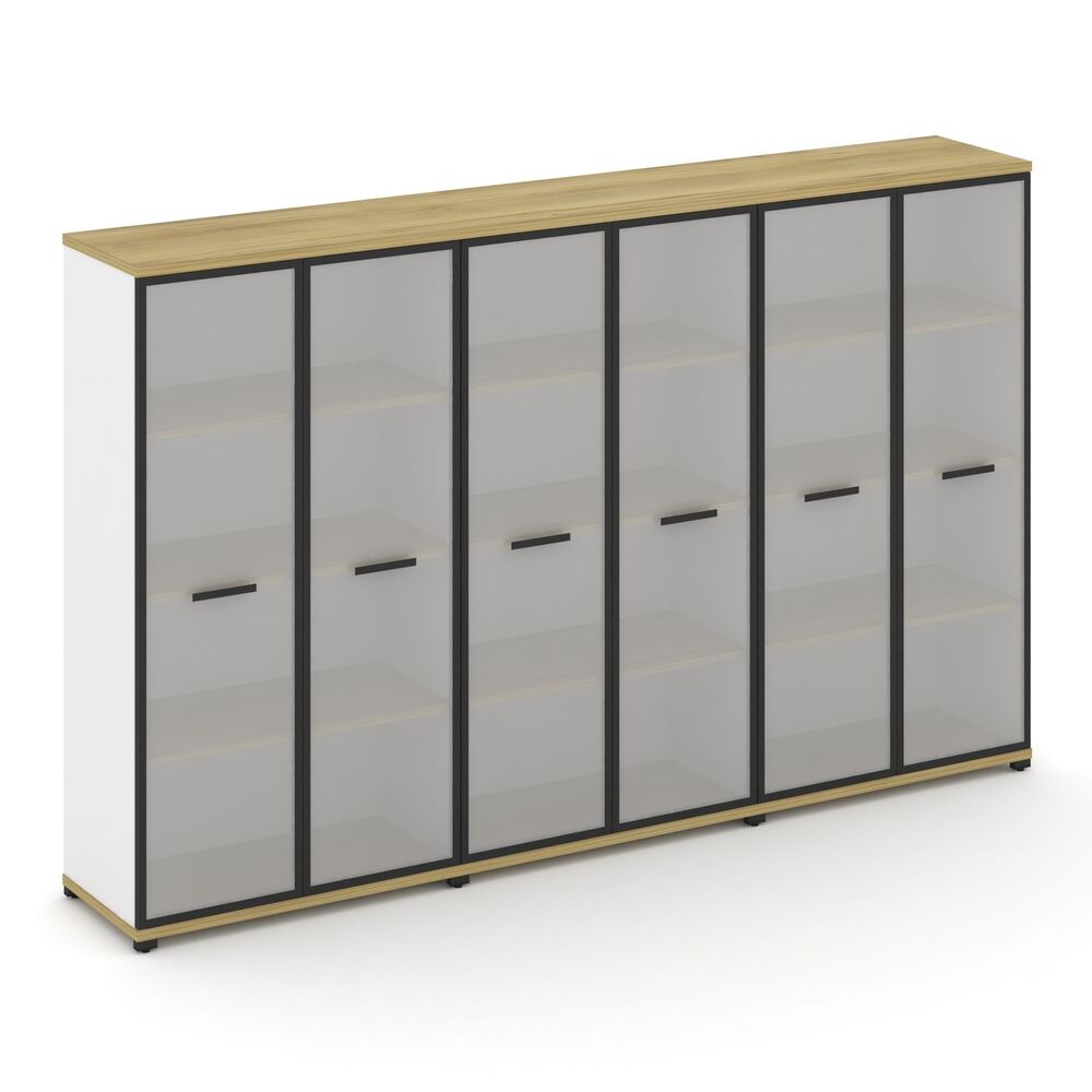 Шкаф три широкие секции, 4 ниши